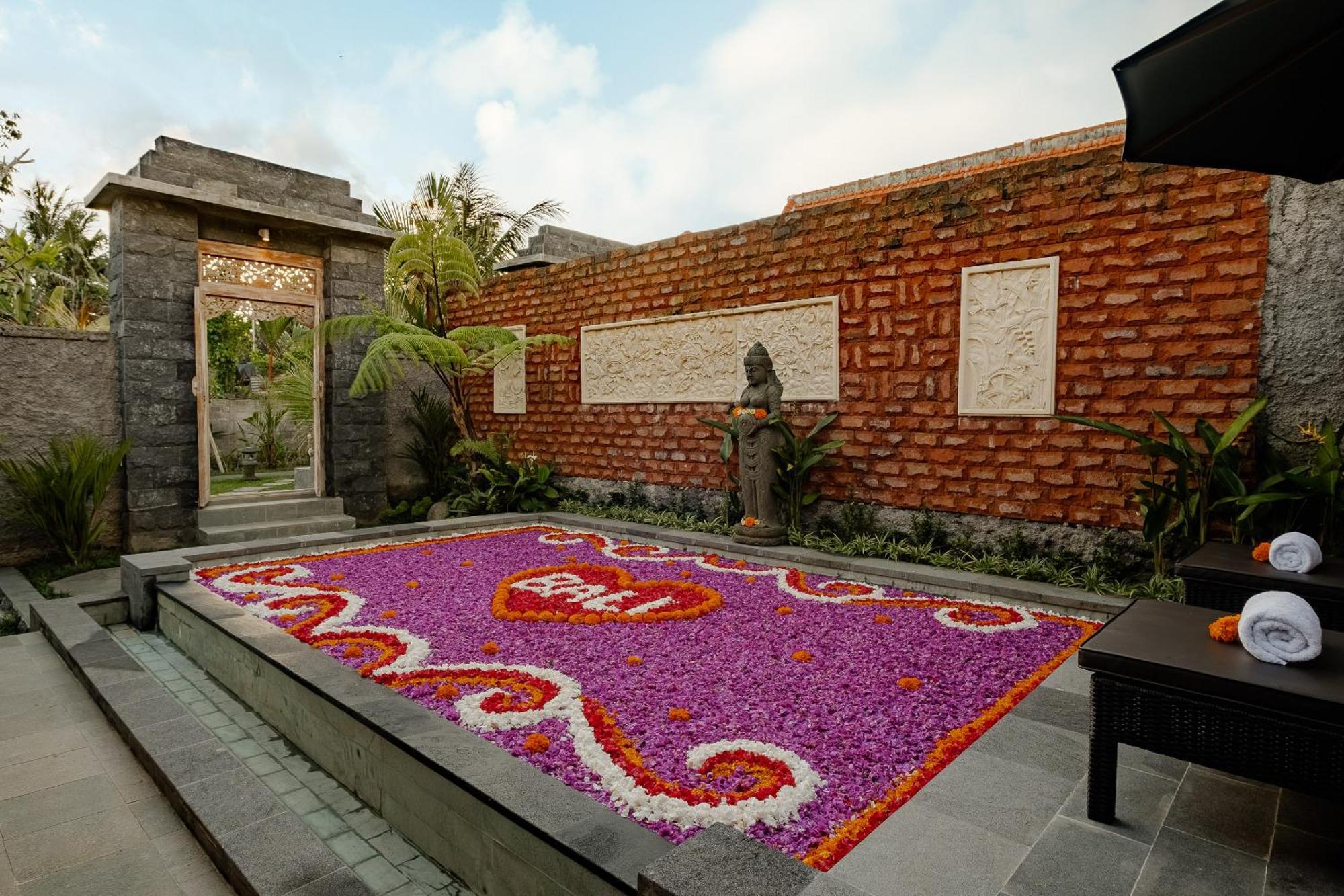 Kumala Ubud Villa *